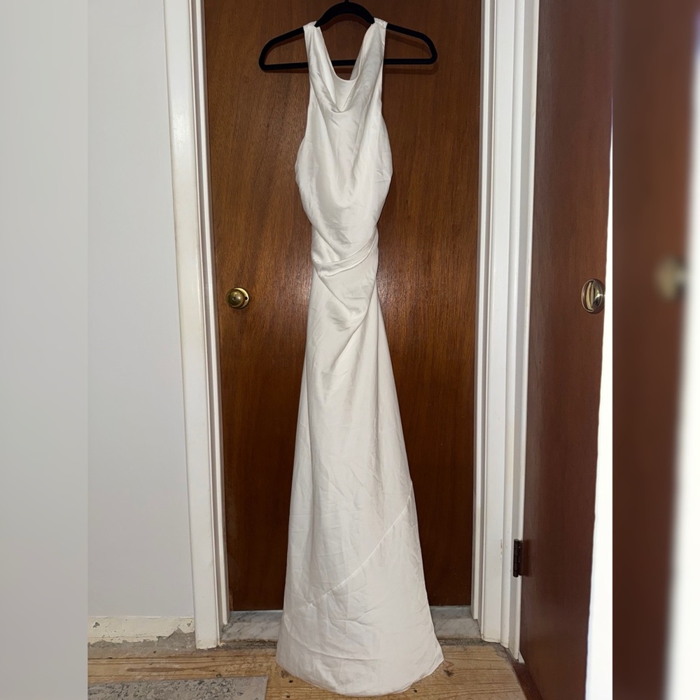 Elegant White Satin Dress - Picture 1 of 6